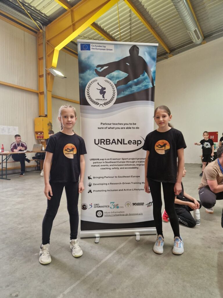 Nedelišće, 21 marzo 2026: podio e roll-up URBANLeap con il logo UE
